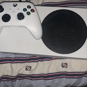 Xbox 360 s comes with no games 1 controller